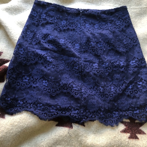 Forever 21 lace mini skirt - Picture 2 of 5